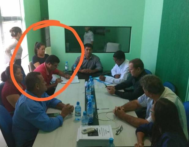 Depois de gastar R$ 117 mil em diárias junto com o pai e o marido, prefeita toma “trava” de vereadores