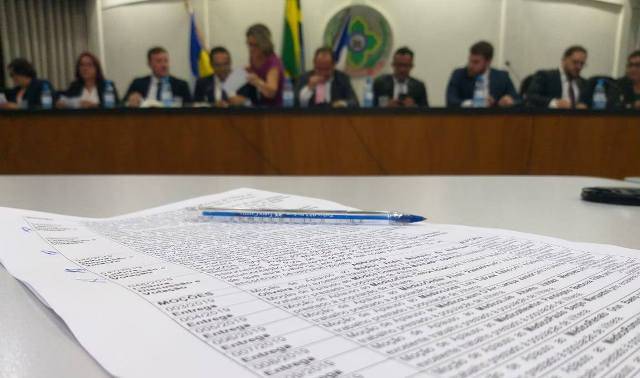 Vereadores rejeitam propostas para aumentar número de cadeiras na Câmara e pagamento de 1/3 de férias para eles mesmos