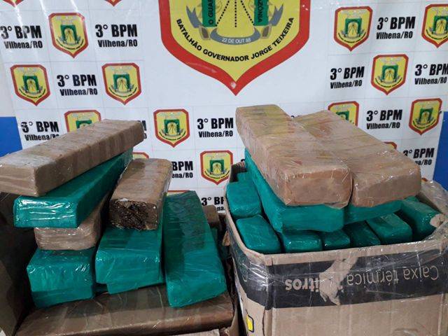 Denúncia anônima leva à prisão de traficantes e à apreensão de maconha; facção criminosa havia trazido 100 kg do Paraguai