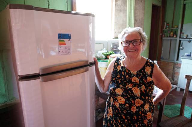 Energisa ofereceu palestras, substituiu geladeiras e trocou lâmpadas em casas de famílias carentes em Rondônia este ano