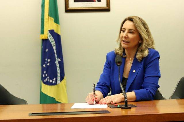 Jaqueline Cassol lamenta ofensas por verba de gabinete e diz que garantiu R$ 70 milhões para RO no primeiro ano de mandato