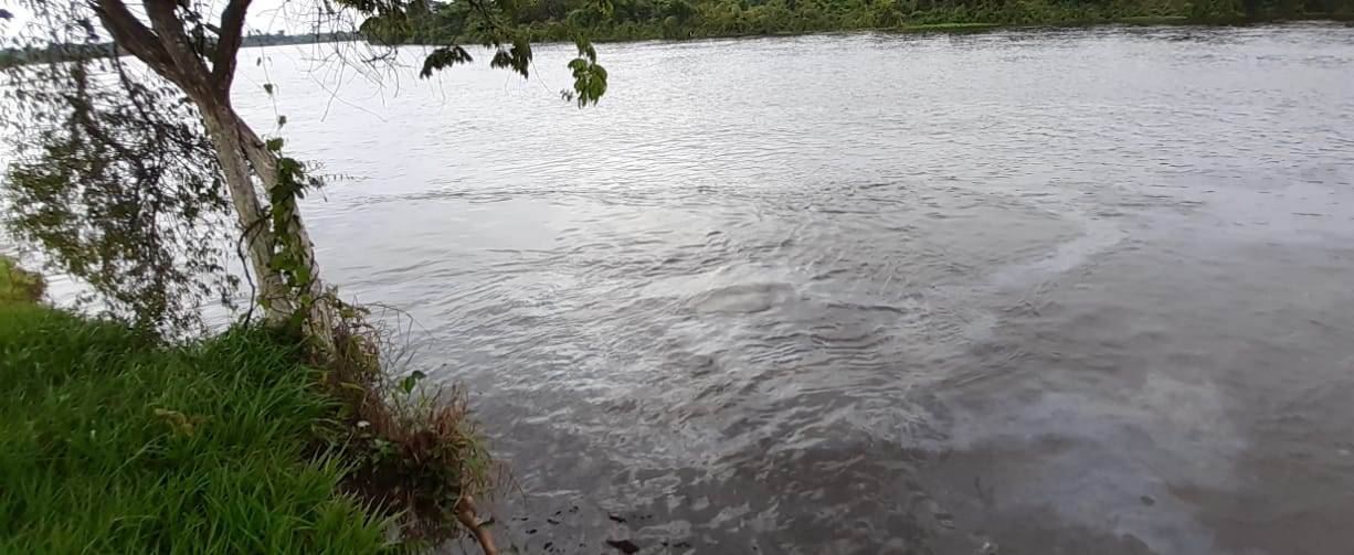 Marinha liga para prefeitura e vai investigar manchas de óleo onde barco rebocador naufragou em cidade do Cone Sul