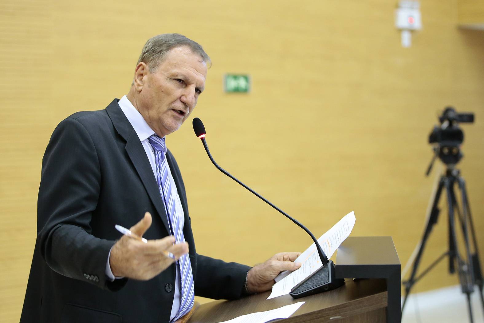 Com exemplos de outros Estados, deputado Adelino Follador defende queda no valor das taxas do Detran em Rondônia