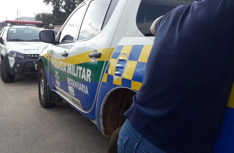 Após dizer que foi chamado de “viado”, rapaz de 23 anos ameaça matar a própria irmã e situação vira caso de polícia