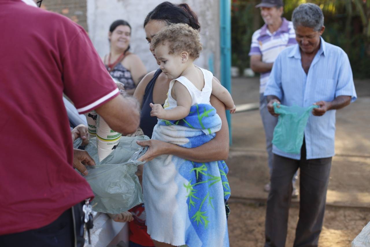 Semas de Vilhena inicia recadastramento de beneficiários do programa “Nutri Vidas”,  que distribui 490 litros de leite por dia para crianças do município