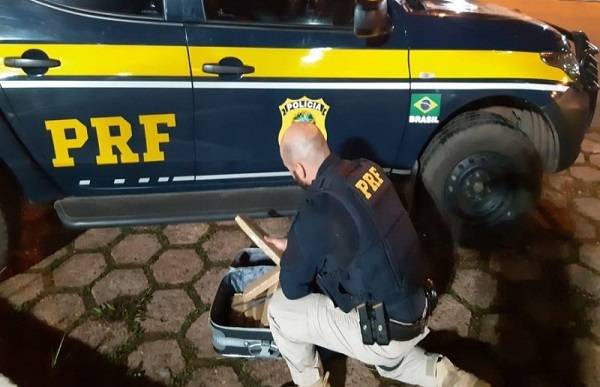 PRF apreende quase 10 quilos de maconha na bagagem de passageiro em ônibus interestadual