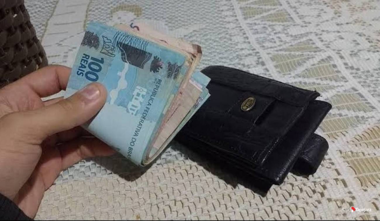 Cerejeiras: dona-de-casa evangélica encontra carteira com quase R$ 2 mil, devolve ao dono e recusa recompensa em dinheiro