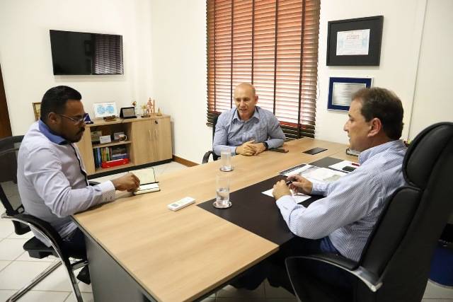 Deputado Ezequiel Neiva assegura recurso para construção de campo de futebol na zona Sul de Porto Velho