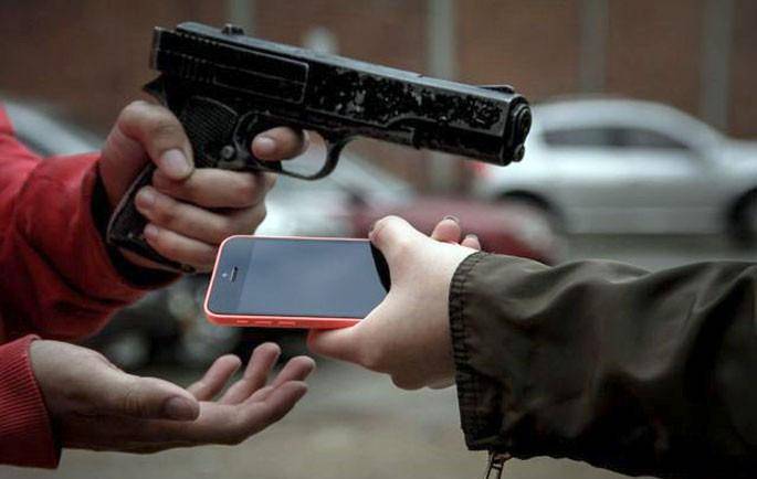 Assaltantes fazem “arrastão” no centro da cidade; vítima adolescente diz que bandido armado aparentava 15 anos