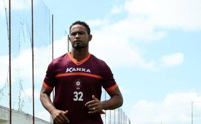 Com boicote de patrocinador e revolta de torcedoras, goleiro Bruno estreia hoje em time de Estado vizinho