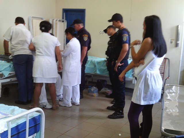 HOMEM ESPANCADO É SOCORRIDO PELA POLÍCIA E DÁ TRABALHO EM HOSPITAL