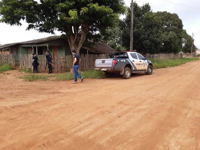 Corpo de homem com tiro na cabeça é encontrado dentro de casa usada por dependentes químicos
