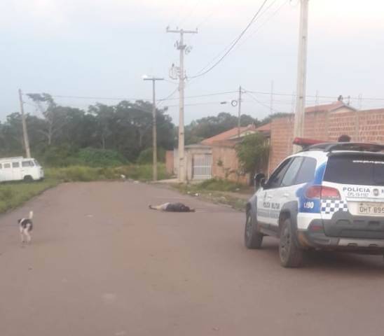 Em Vilhena, após caminhoneiro ser executado a tiros, homem é assassinado com sete facadas