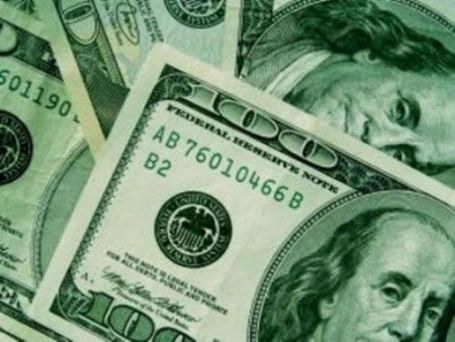 Dólar fecha na menor cotação desde novembro de 2009