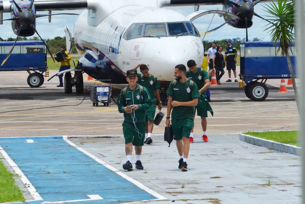 Delegação do Boa Esporte desembarca em Vilhena para duelo pela Copa do Brasil na quarta-feira