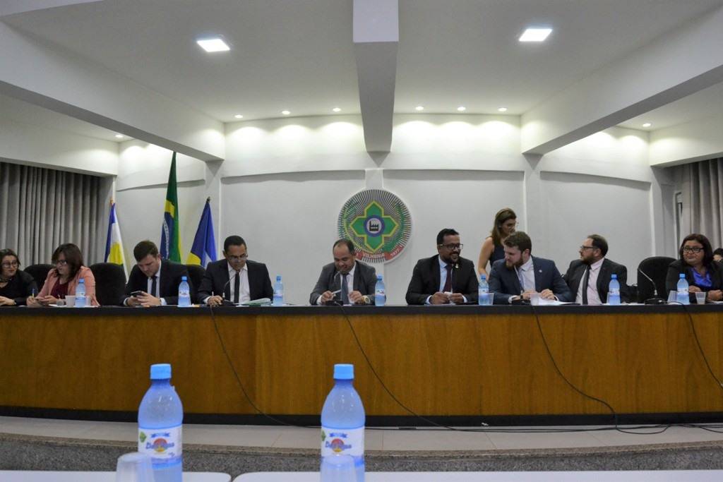 Na primeira sessão do ano, Câmara mantém 13 vereadores em Vilhena e rejeita adicional de férias para eles mesmos