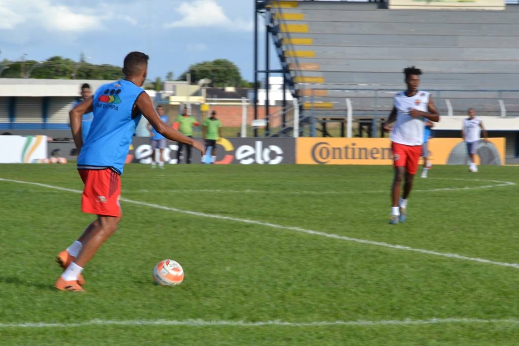 Barcelona faz primeiro treino no Portal da Amazônia e treinador fala sobre mudanças