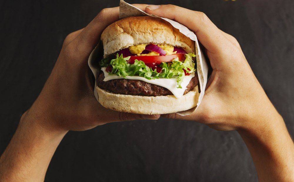 Dono de hamburgueria aciona polícia e acusa ex-empregado de usar aplicativo para passar endereços falsos a entregadores