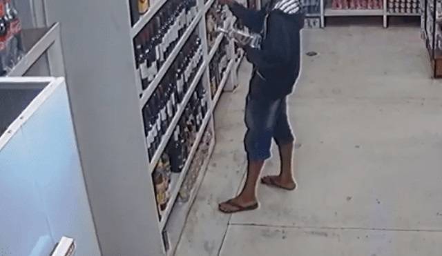 Mecânico furta garrafa de cachaça em supermercado e é detido por populares até chegada da polícia