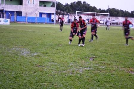 Com gol de pênalti, Real Ariquemes vence o Rondoniense de baixo de muita chuva