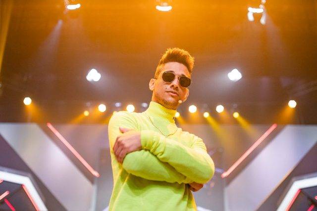 Nascido em Cerejeiras, pastor e youtuber faz sucesso e fica milionário nos Estados Unidos, misturando pregação e humor