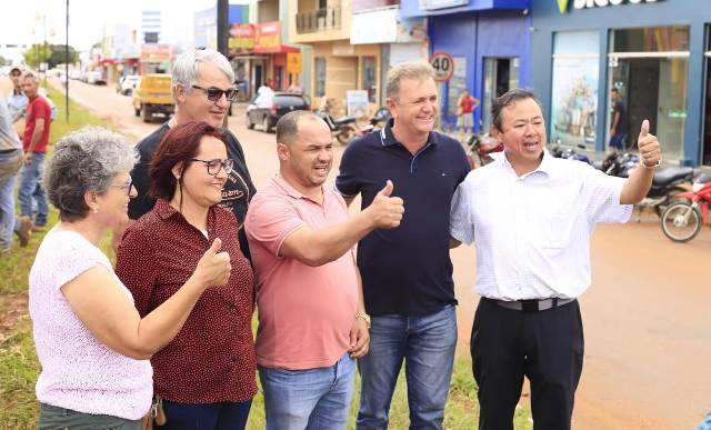 Em Vilhena, deputado Luizinho Goebel acompanha início dos trabalhos de limpeza no bairro Cristo Rei