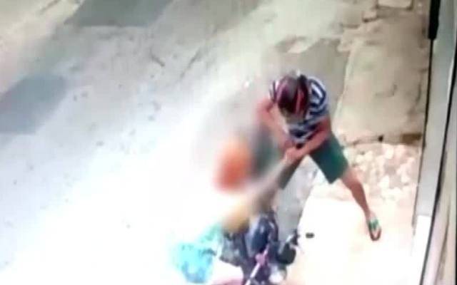 Rendida por assaltantes, que ameaçavam atirar se não ela entregasse moto, mulher perde veículo comprado há um mês