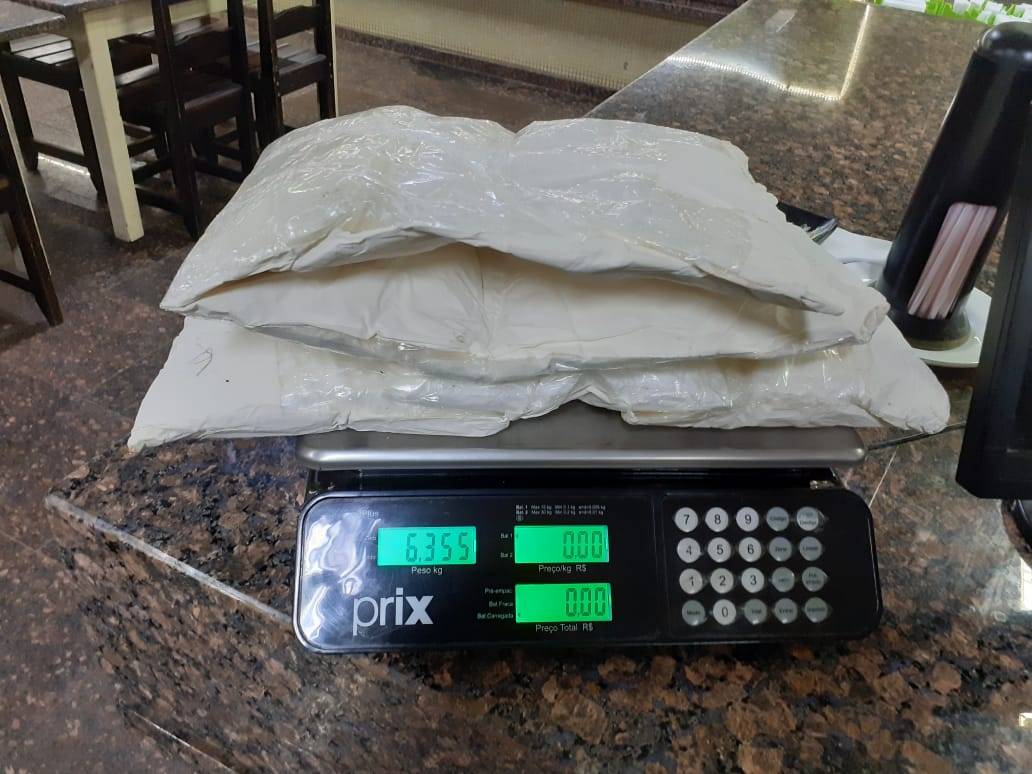 Junto com crianças, duas mulheres são presas na rodoviária de Vilhena, levando mais de 6 kg de cocaína para Cuiabá