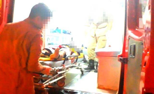 Mulher reage a agressão do marido e desfere facada; homem foi levado em estado grave para hospital