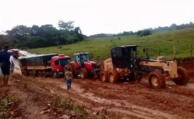 VÍDEO: Mesmo propondo financiar pavimentação, agricultores enfrentam atoleiros para escoar produção por rodovia no Cone Sul
