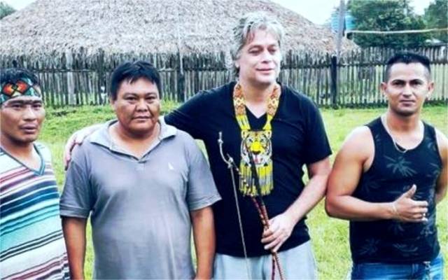 Ator da Globo que luta contra dependência de drogas testa, em Estado vizinho, chá amazônico usado em cerimônias religiosas
