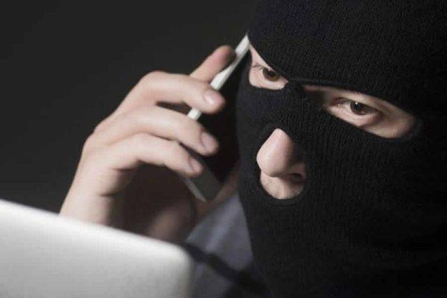 Golpistas tentam extorquir parentes de costureira dizendo que ela havia sido seqüestrada; mulher estava em hotel