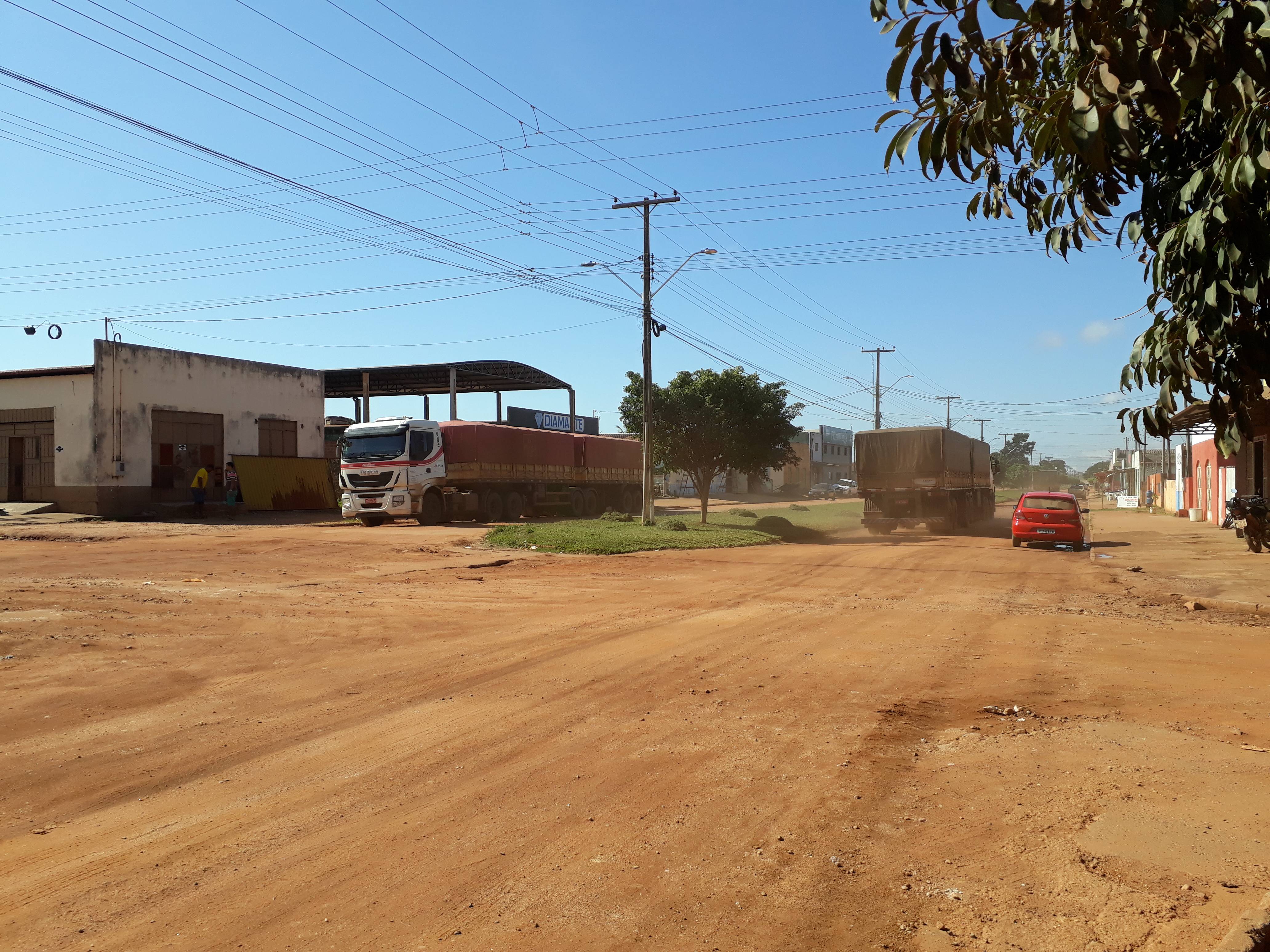 Após licitação fracassar, prefeita busca soluções para executar obra de asfalto em avenida de Cerejeiras