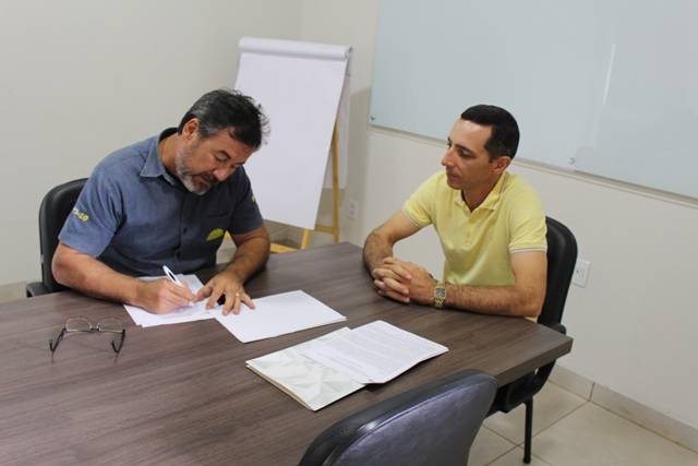 Marcando nova fase do cooperativismo na região, cooperativa assina primeiro contrato de compra de soja no Cone Sul