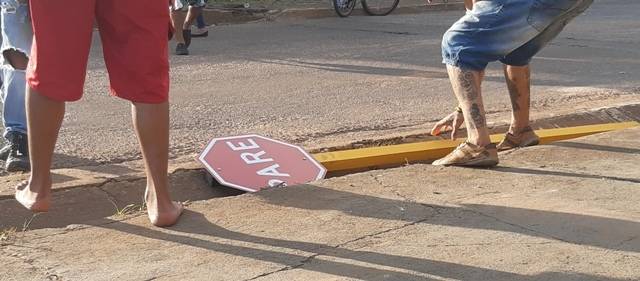 Pancadaria generalizada entre jovens embriagados no centro da cidade vai parar na polícia