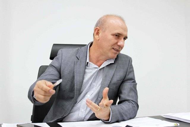 Deputado Ezequiel Neiva critica falta de manutenção em patrols que estão paradas há um ano em Colorado do Oeste