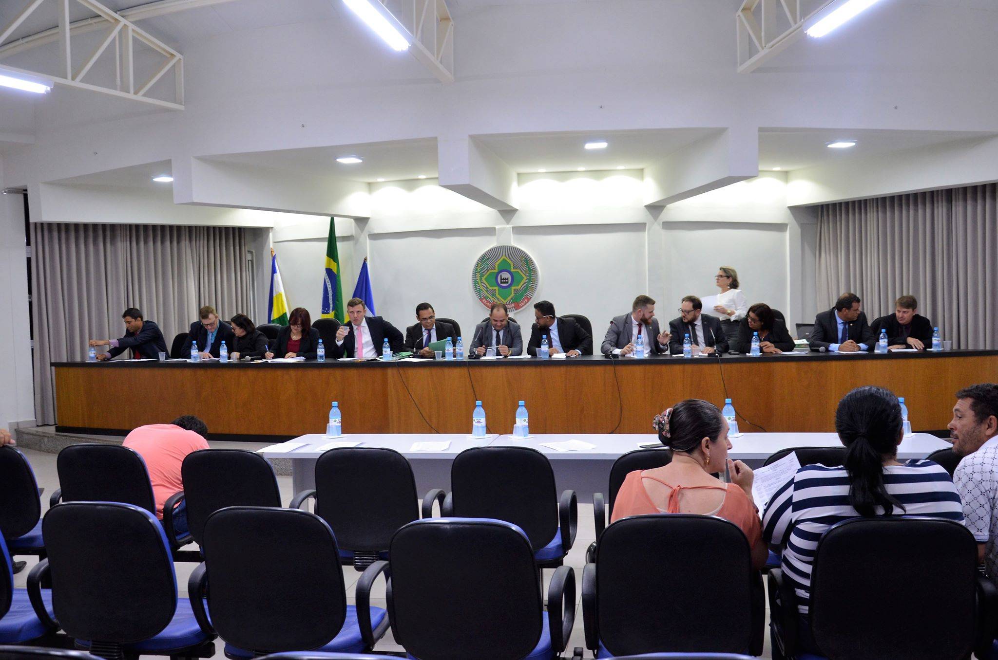 Vereadores acatam recomendação do MP e retiram sobrenomes da família Donadon de duas escolas públicas