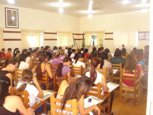 JUIZ DE CEREJEIRAS VAI À ESCOLA DISCUTIR PROTEÇÃO A MENORES