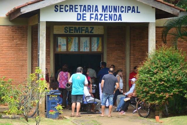 Diante de reclamações, prefeitura adota horário estendido e explica critérios usados para calcular valor do IPTU em Vilhena
