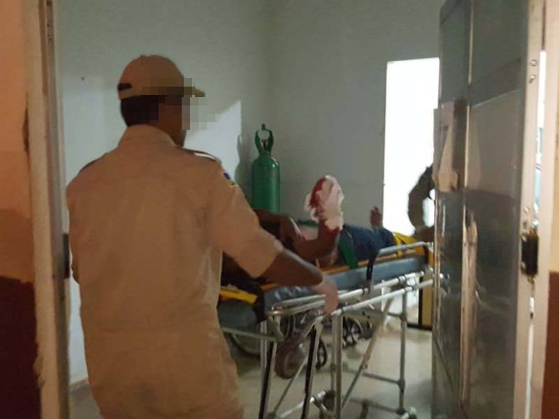 Homem de 60 anos tem a mão amputada por máquina de moer milho,  em Vilhena; Bombeiros socorrem