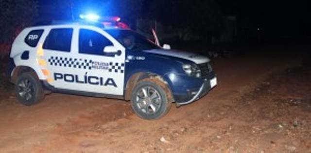 Com namorada na garupa da moto, rapaz é assassinado a tiros em cidade vizinha; garota deu detalhes do crime