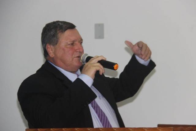 LEIA NA ÍNTEGRA: desembargador concede liminar e manda suspender decisão da justiça que determinava afastamento de prefeito
