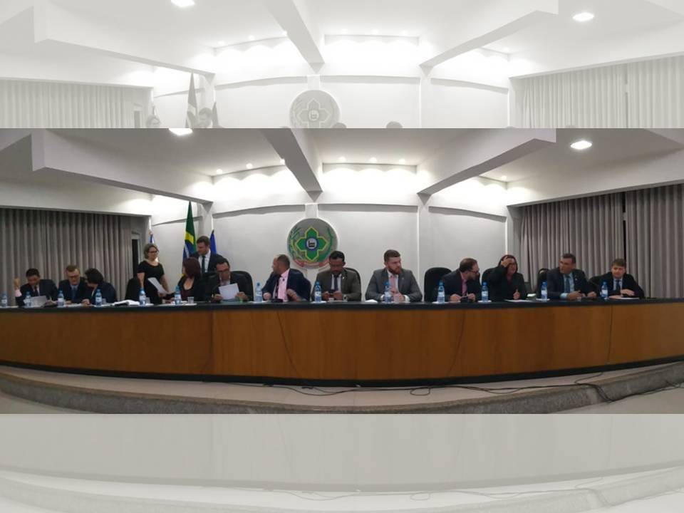 Cinco vereadores se abstêm sobre recomendação do MP e nome de professora da família Donadon é mantido em escola