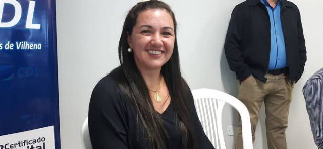 Prefeita é acusada de contratar aluguel sem licitação para atrair aliado e secretária viaja para evento cancelado; veja resposta