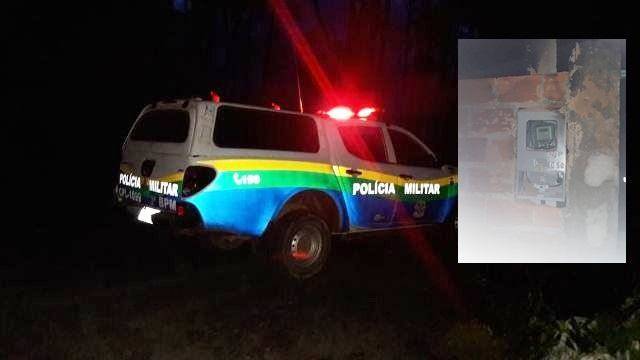 Polícia Militar é acionada após dois homens em moto jogarem coquetel molotov em residência