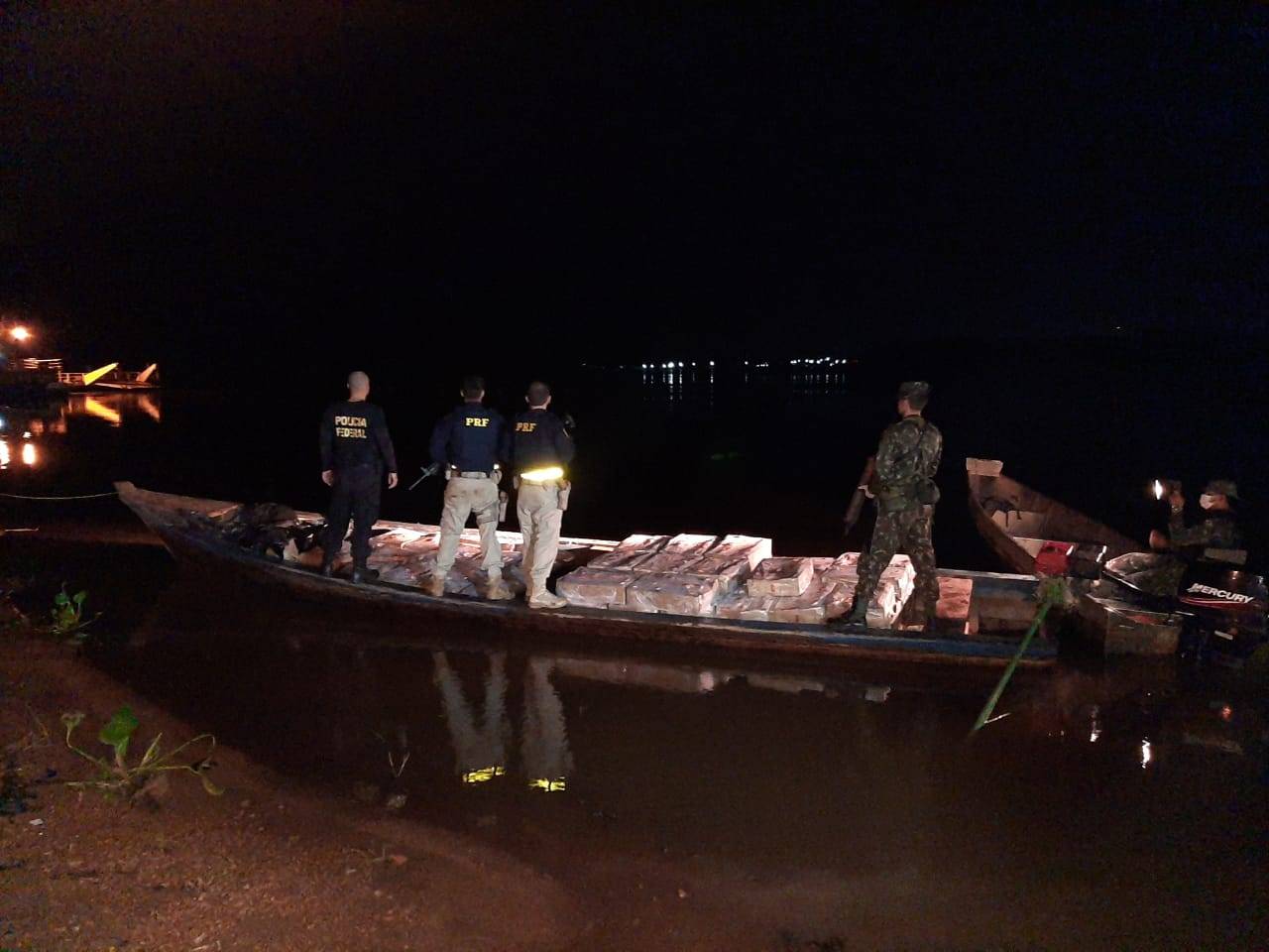 Polícia Federal e Exército flagram rondonienses levando três toneladas de carne de frango ilegalmente para a Bolívia