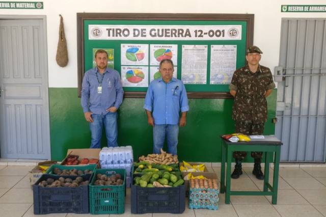 Alimentos produzidos no IFRO de Colorado do Oeste são distribuídos em parceria com Tiro de Guerra para famílias carentes