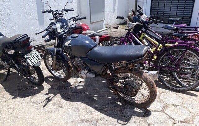 Agricultor é levado para esclarecimentos na polícia, após moto roubada ser deixada em sua casa pela filha