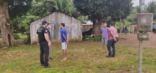Indígenas URU-EU-WAU-WAU capturam dois homens que haviam invadido área de proteção e entregam ambos à Polícia Federal