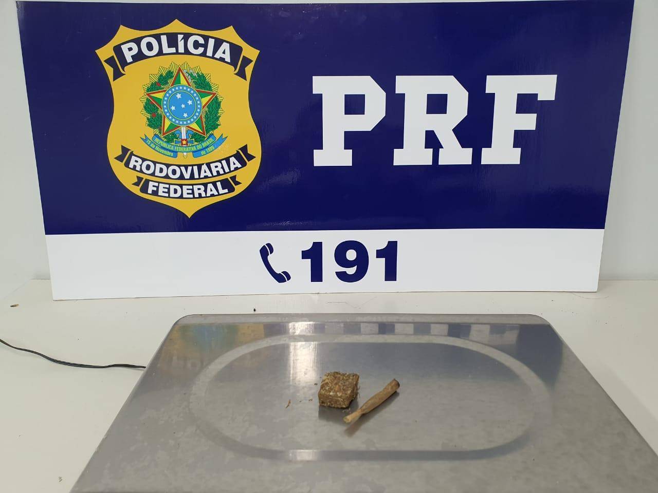 Flagrado com maconha, homem explica que foi fumar a erva após discussão familiar e acaba levado para a Delegacia da PRF em Vilhena